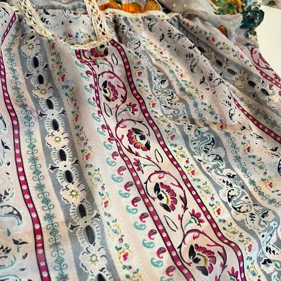 Fig and Flower Top Size S Sheer Flutter Sleeve Semi Sheer Lace - Picture 10 of 10